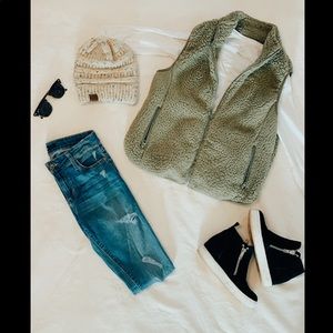 Olive Sherpa Vest (L)